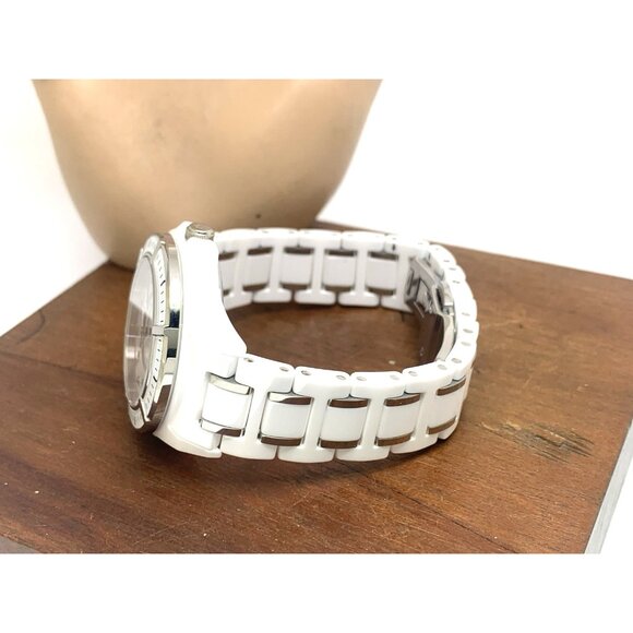 Bulova Women's Watch 98P172 Marine Star Quartz Diamond MOP Dial Ceramic 37mm - Picture 10 of 15